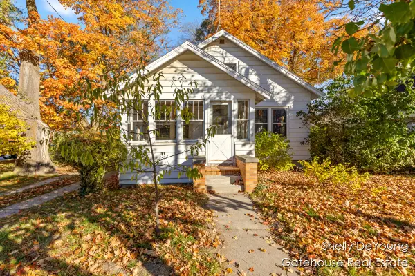 17 E Muskegon Street, Cedar Springs, MI 49319