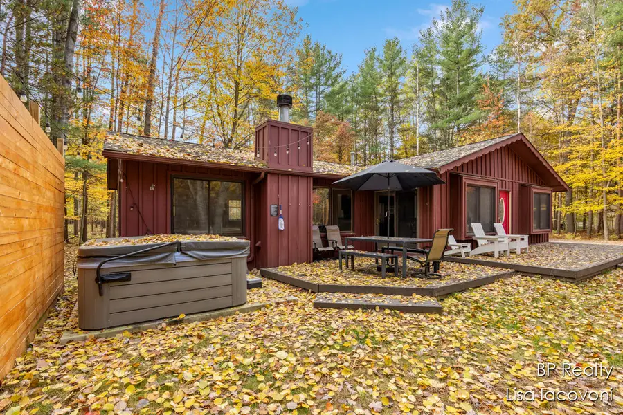 9103 Walnut Grove Street, Stanwood, MI 49346 - Image #3