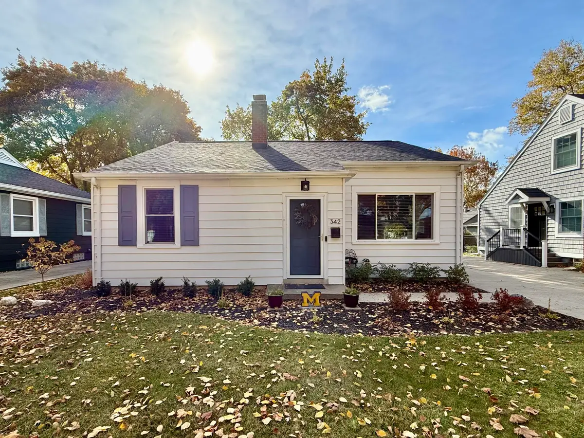 342 Maywood Avenue, Rochester, MI 48307 - #1