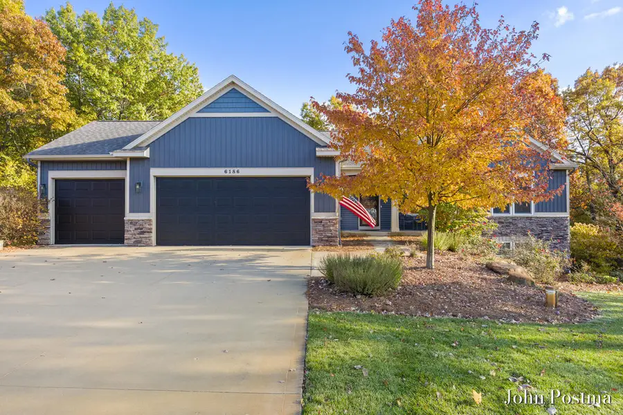 6186 Arrowcrest Court Ne, Rockford, MI 49341 - Image #2