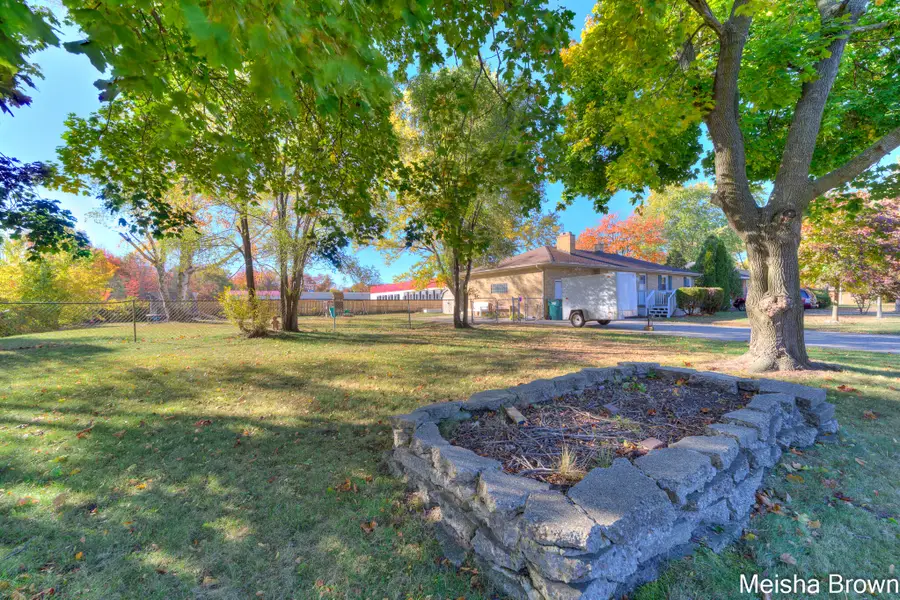 655 E Ellis Road, Norton Shores, MI 49441 - Image #3