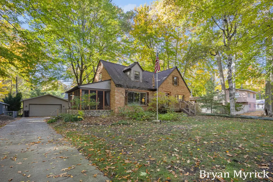 324 Marquette Avenue, Holland, MI 49424 - Image #2