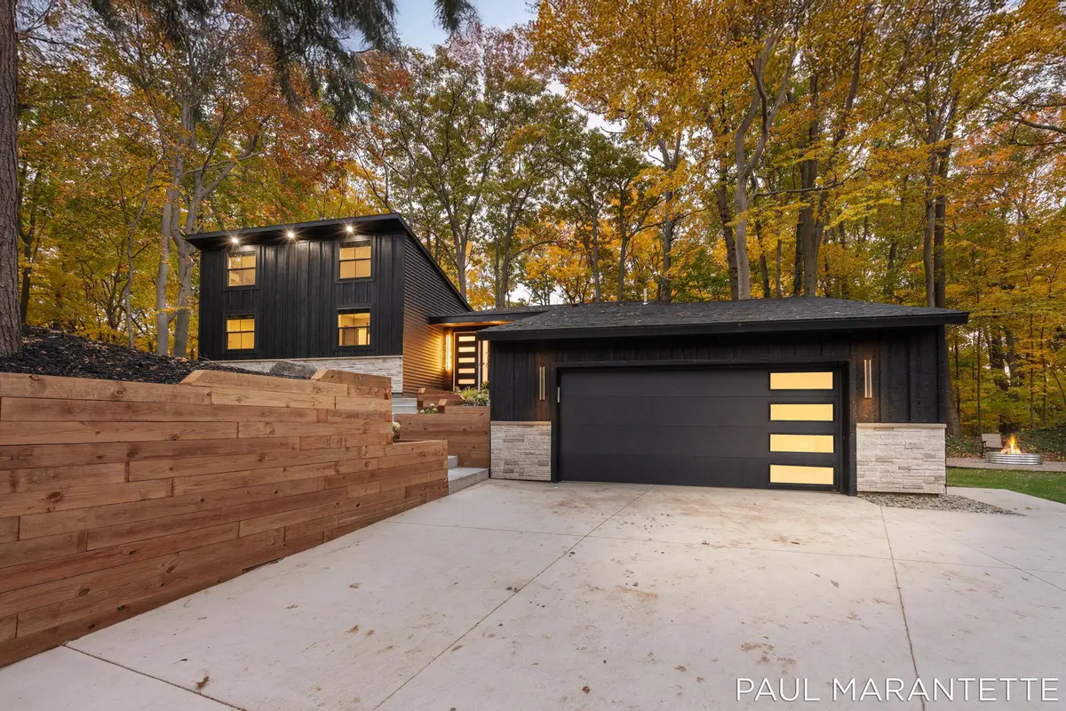 9421 Lakeview Court, West Olive, MI 49460 - Image #1