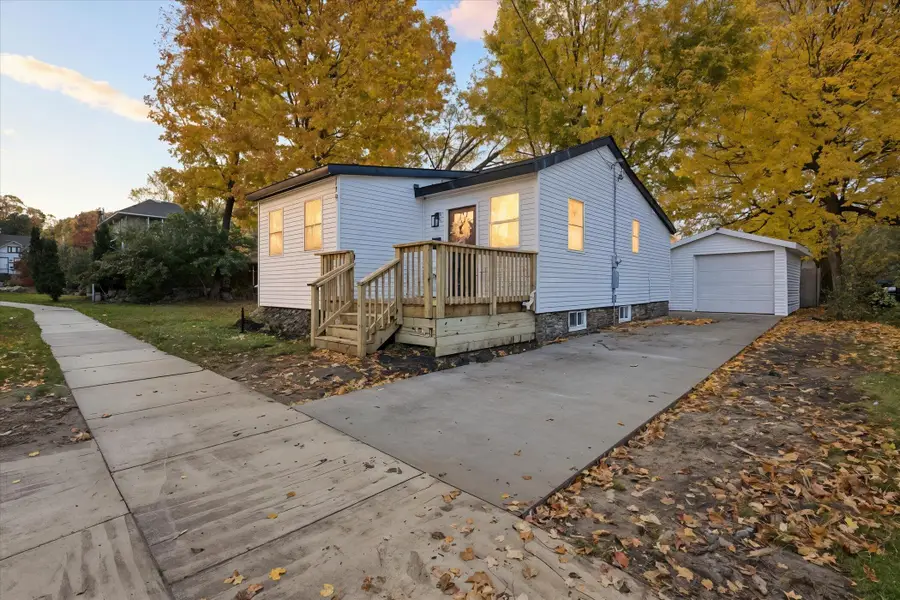 178 Maple Street Ne, Rockford, MI 49341 - Image #2