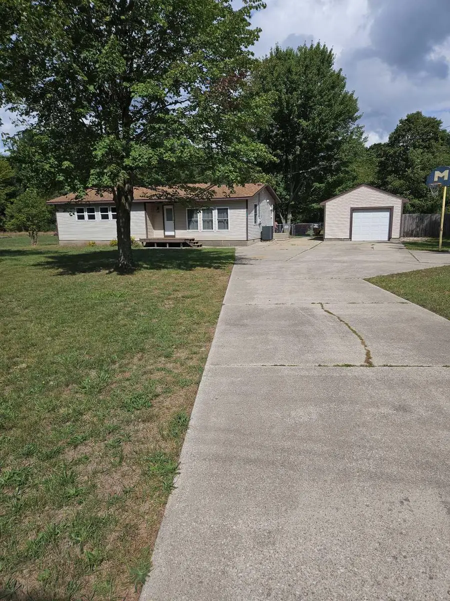 284 E Sternberg Road, Norton Shores, MI 49441 - Image #2
