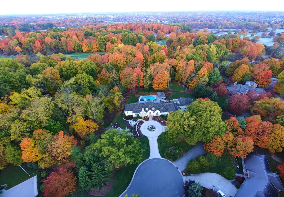 6029 Hillsborough Court Sw, Grandville, MI 49418 - Image #1