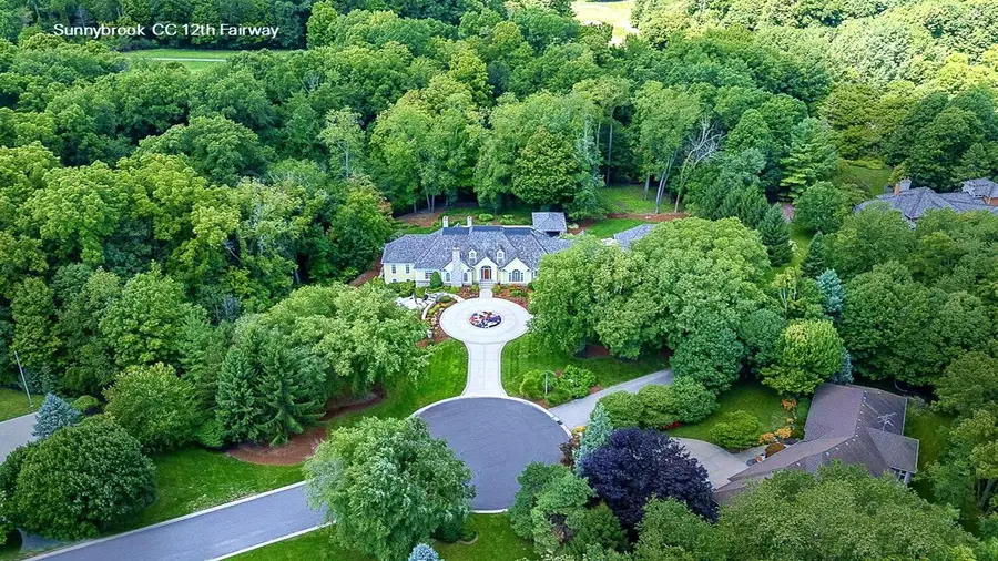 6029 Hillsborough Court Sw, Grandville, MI 49418 - Image #2