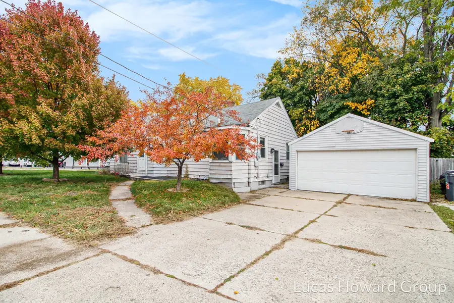 2810 Charlesgate Avenue Sw, Wyoming, MI 49509 - Image #2