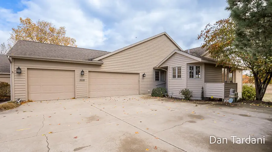 1648 E Harbour Towne Circle, Muskegon, MI 49441 - Image #2