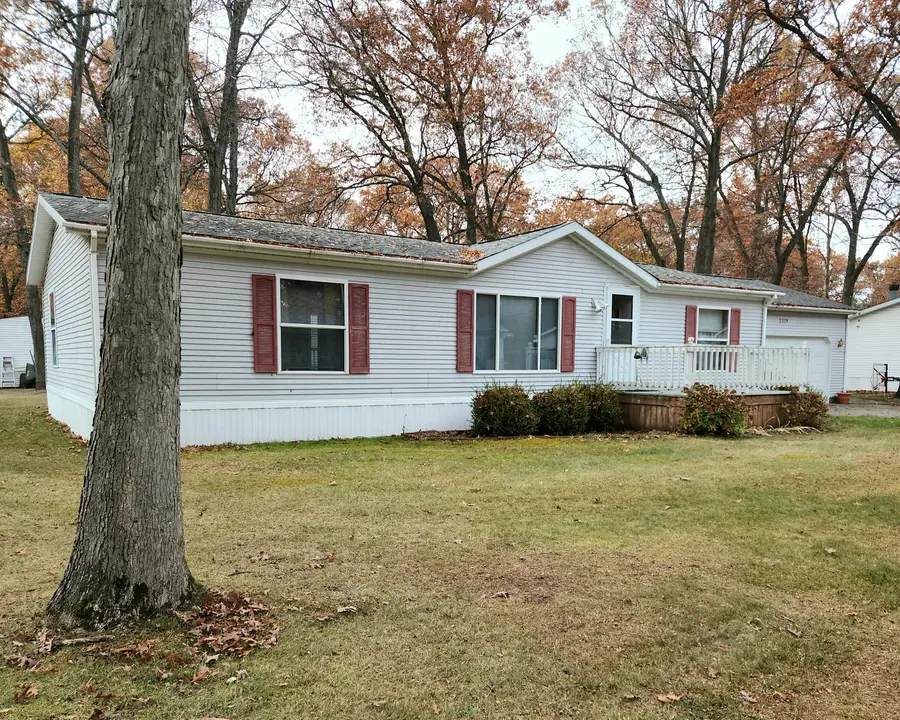 2379 Lincoln Park Lane, Muskegon, MI 49442 - Image #2