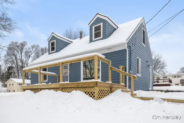 273 Summit Avenue Ne, Rockford, MI 49341