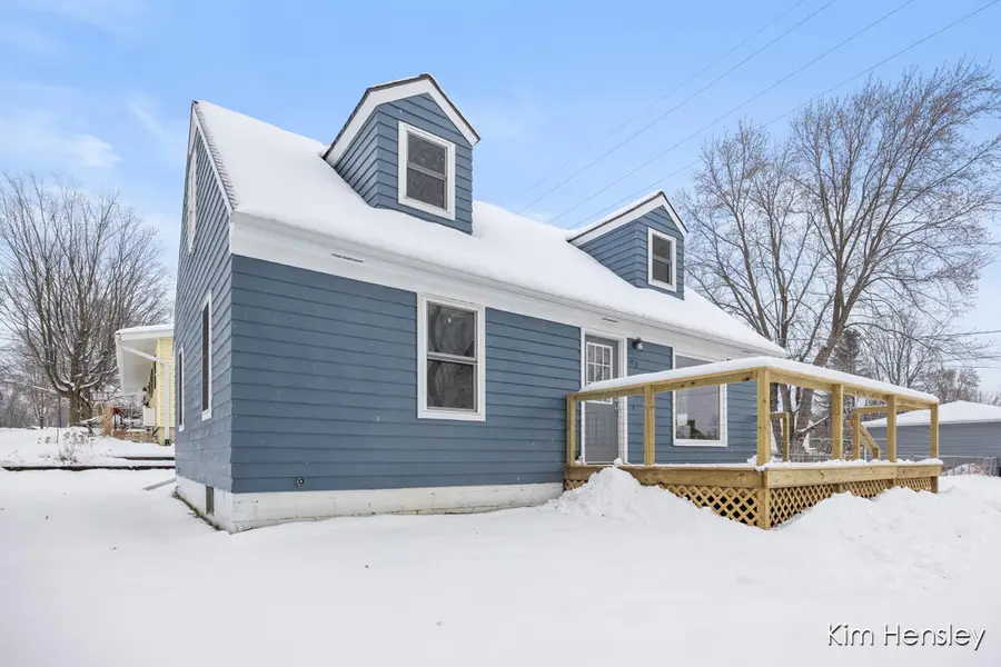 273 Summit Avenue Ne, Rockford, MI 49341 - Image #2