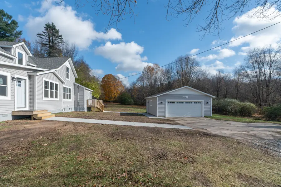 6124 S 124th Avenue, Rothbury, MI 49452 - Image #2