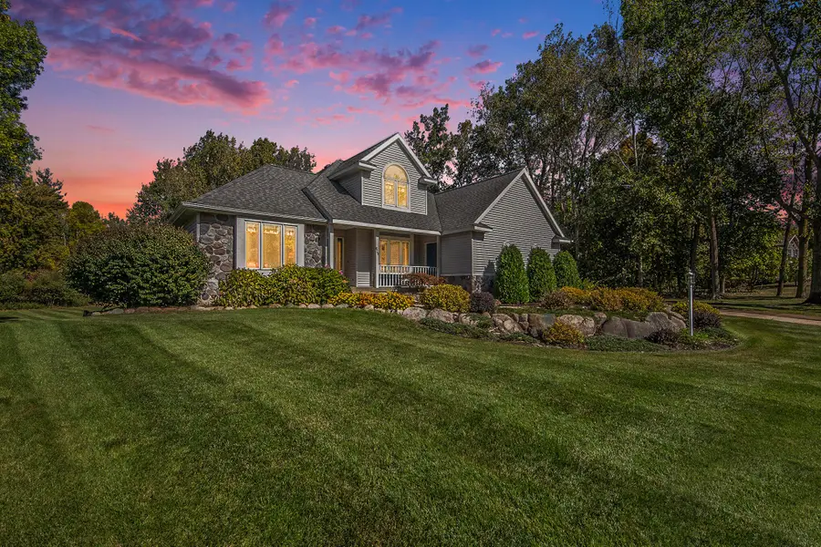 625 Grand Woods Court Ne, Grand Rapids, MI 49525 - Image #2