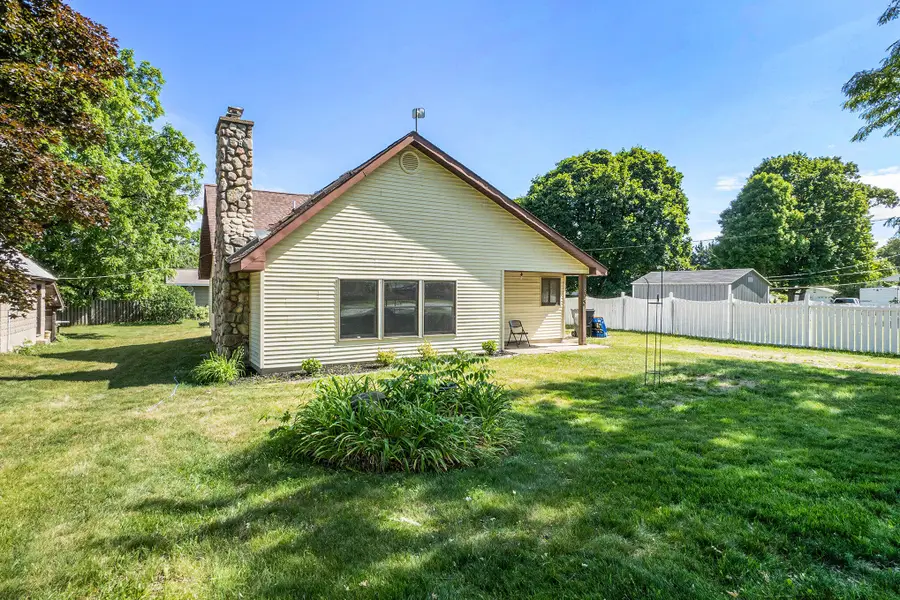 863 E Wilcox Avenue, White Cloud, MI 49349 - Image #3