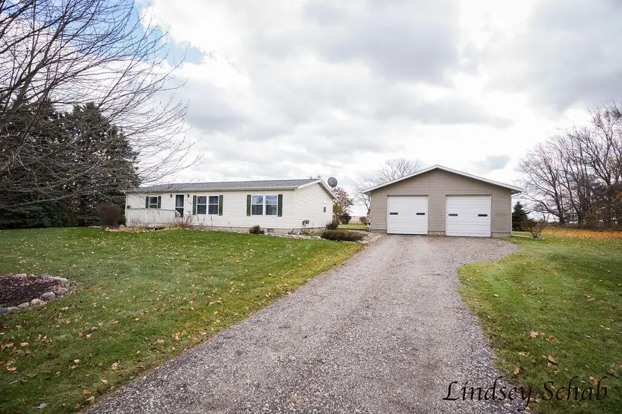 196 E Peck Lake Road, Ionia, MI 48846 - Image #2