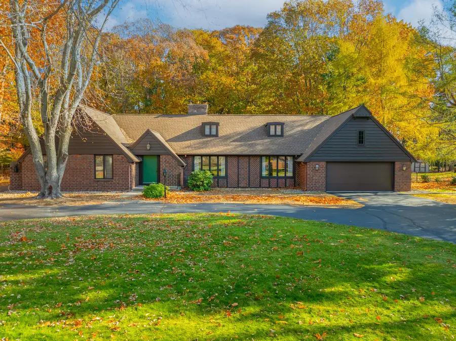 4000 Braeburn Drive, Norton Shores, MI 49441 - Image #2