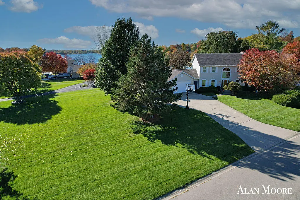 6574 Gran Via Drive Ne, Rockford, MI 49341 - Image #1