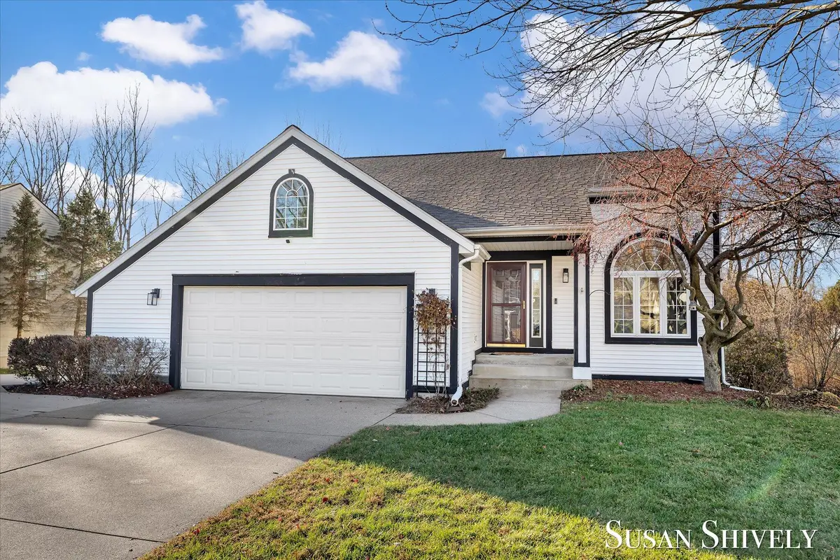 6903 Lake Bluff Drive Ne, Comstock Park, MI 49321 - #1