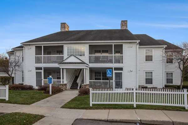 2768 S Knightsbridge Circle, Ann Arbor, MI 48105