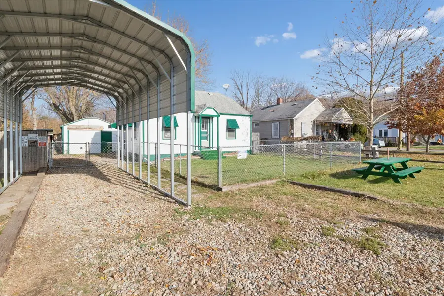 1053 E Empire Avenue, Benton Harbor, MI 49022 - Image #3