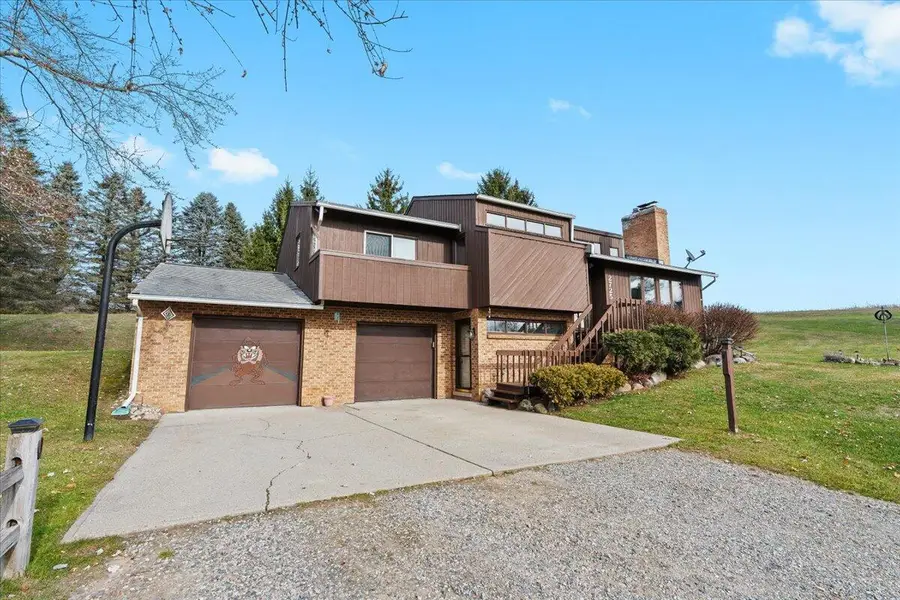 2725 Cooley Lake Road, Highland, MI 48356 - Image #2