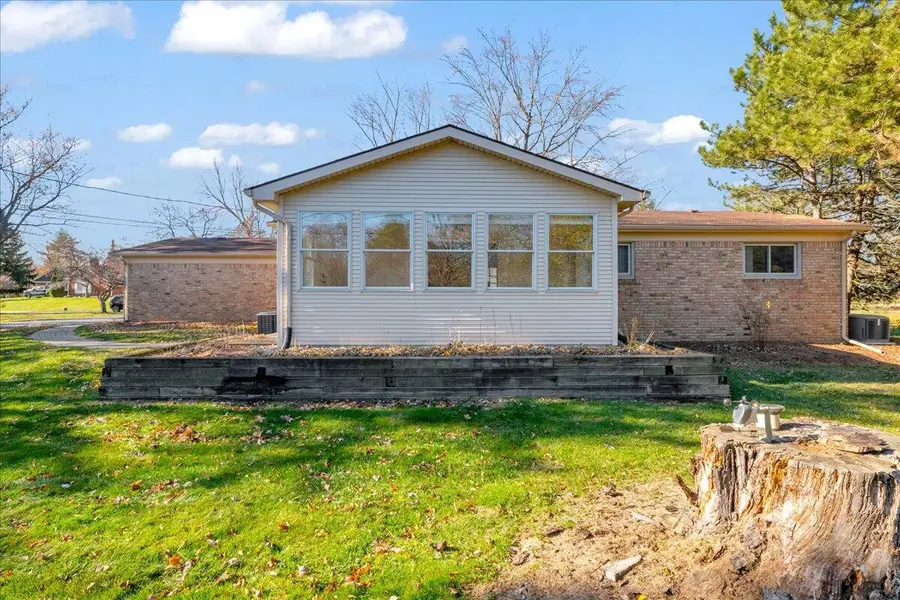 384 Bellarmine Drive, Rochester Hills, MI 48309 - Image #3