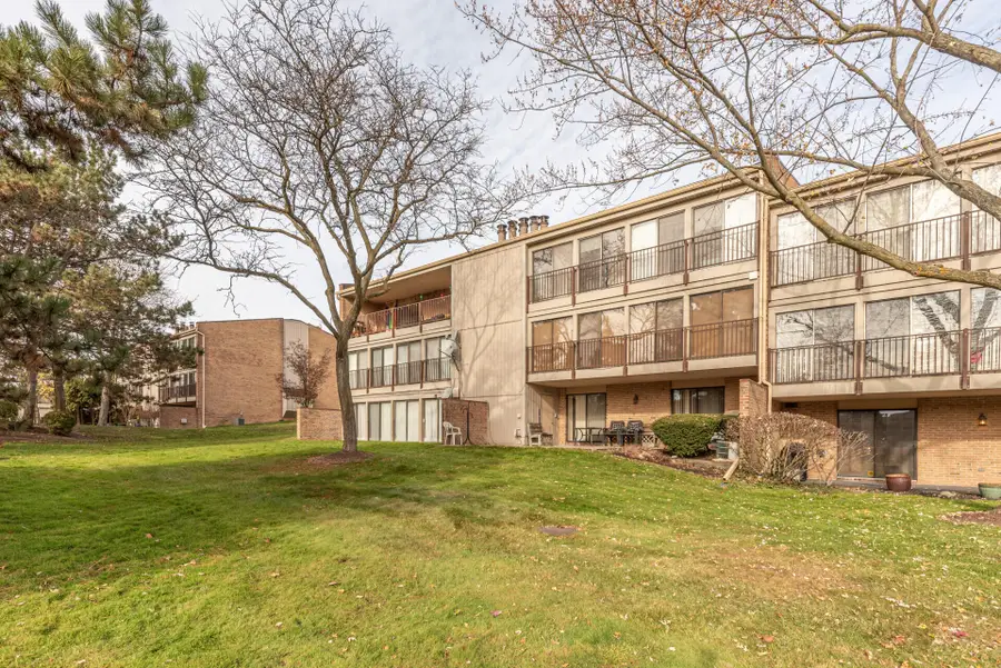 18025 University Park Drive #51, Livonia, MI 48152 - Image #2