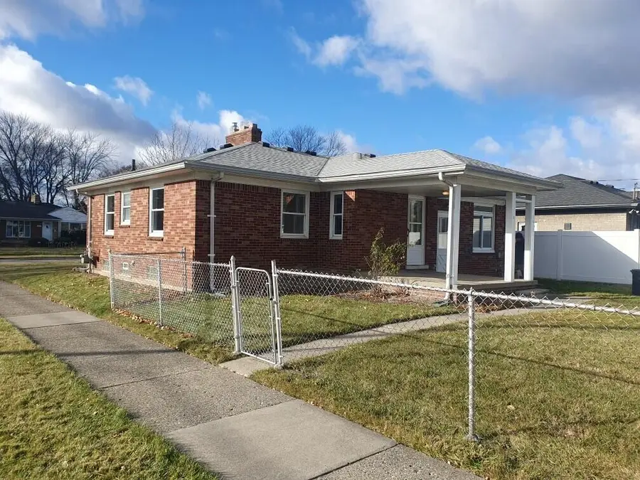 20945 Parkcrest Drive, Harper Woods, MI 48225 - Image #2