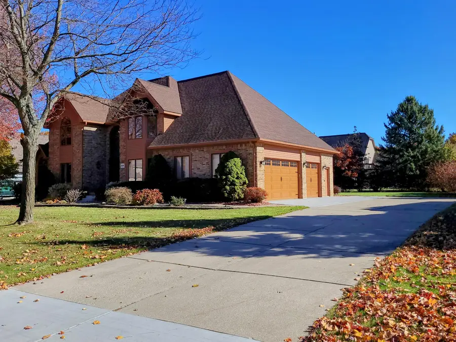 11545 Kings Knight Circle, Grand Blanc, MI 48439 - Image #2