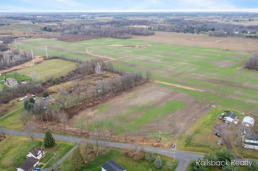 4404 Peach Ridge Avenue Nw, Grand Rapids, MI 49544 - Image #2