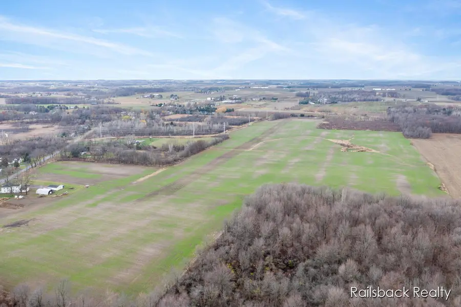 4404 Peach Ridge Avenue Nw, Grand Rapids, MI 49544 - Image #3