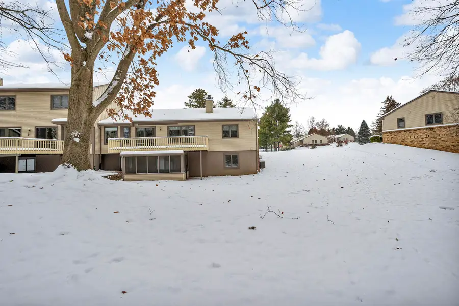 2815 S Wooddale Drive, Jackson, MI 49203 - Image #3