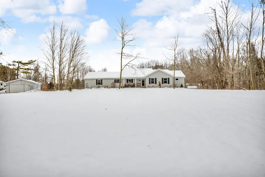 1395 S Lacey Lake Road, Charlotte, MI 48813 - Image #3