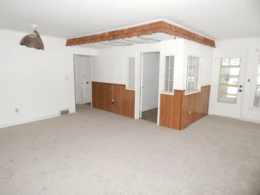 84 W Division Street, Sparta, MI 49345 - Image #2