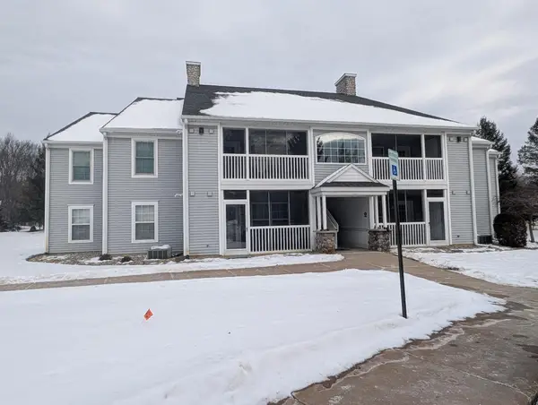 712 W Barrington Circle, Jackson, MI 49203