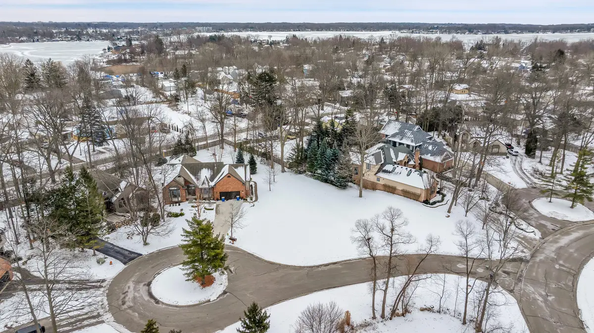 4275 Forest Valley Court Court, Waterford, MI 48328 - #1