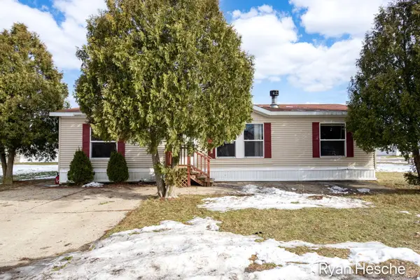 360 E Tuttle Road #82, Ionia, MI 48846