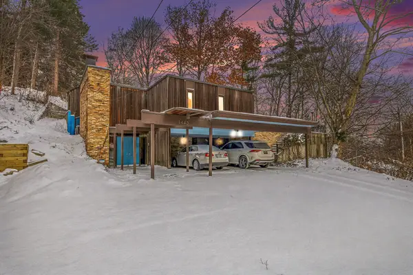 1443 Mount Mercy Drive Nw, Grand Rapids, MI 49504