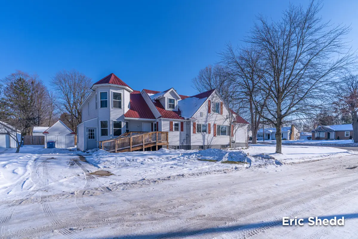 631 3 Mile Road Ne, Grand Rapids, MI 49505 - #1