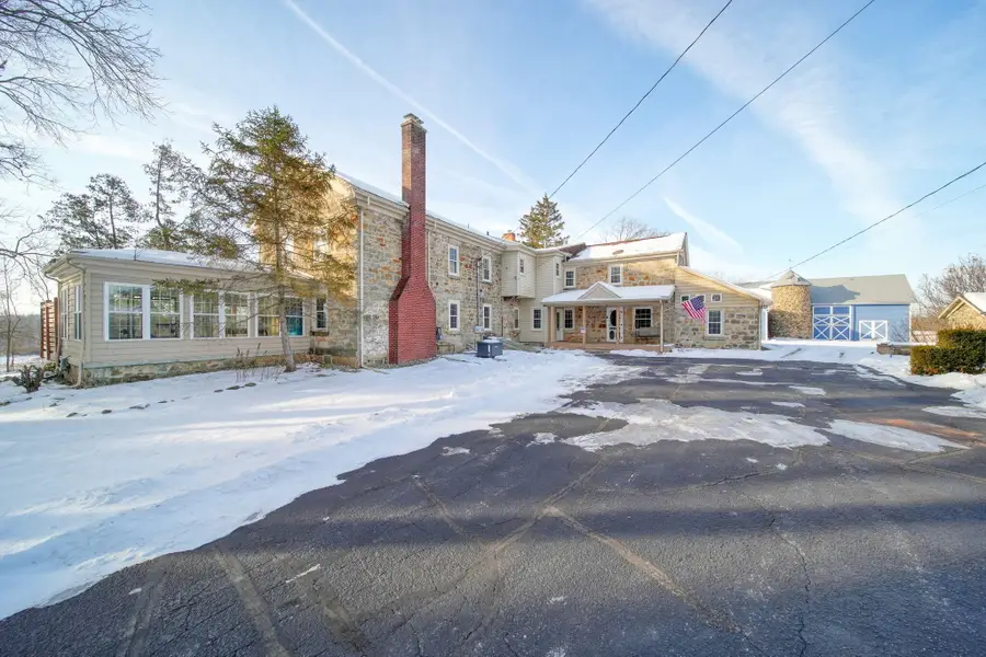 208 Glasgow Road, Jackson, MI 49201 - #3