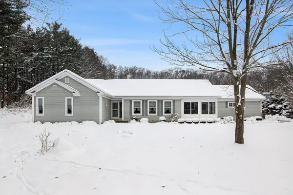 9131 N 42nd Street, Hickory Corners, MI 49060