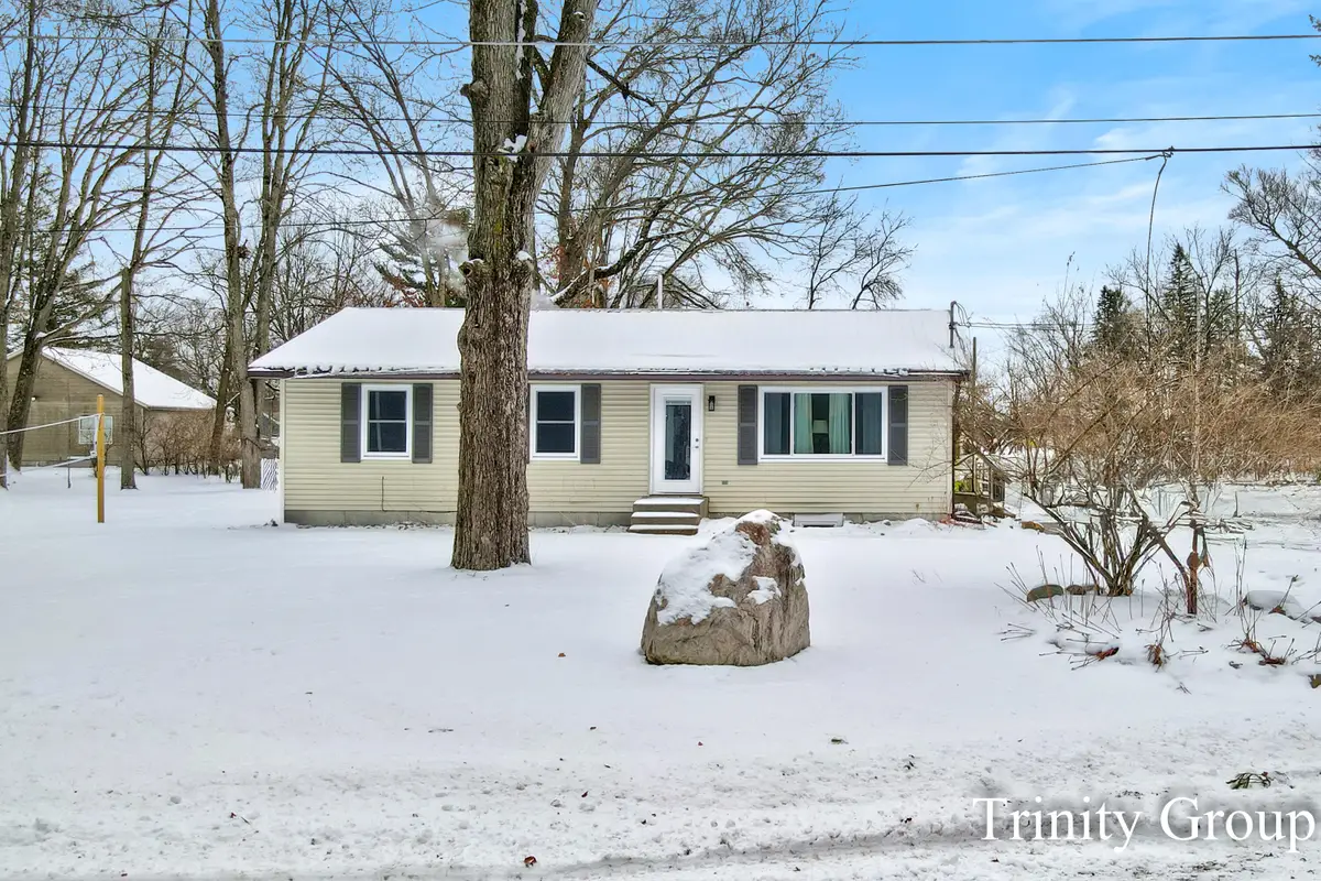 100 W Brooks Street, Newaygo, MI 49337 - Image #1