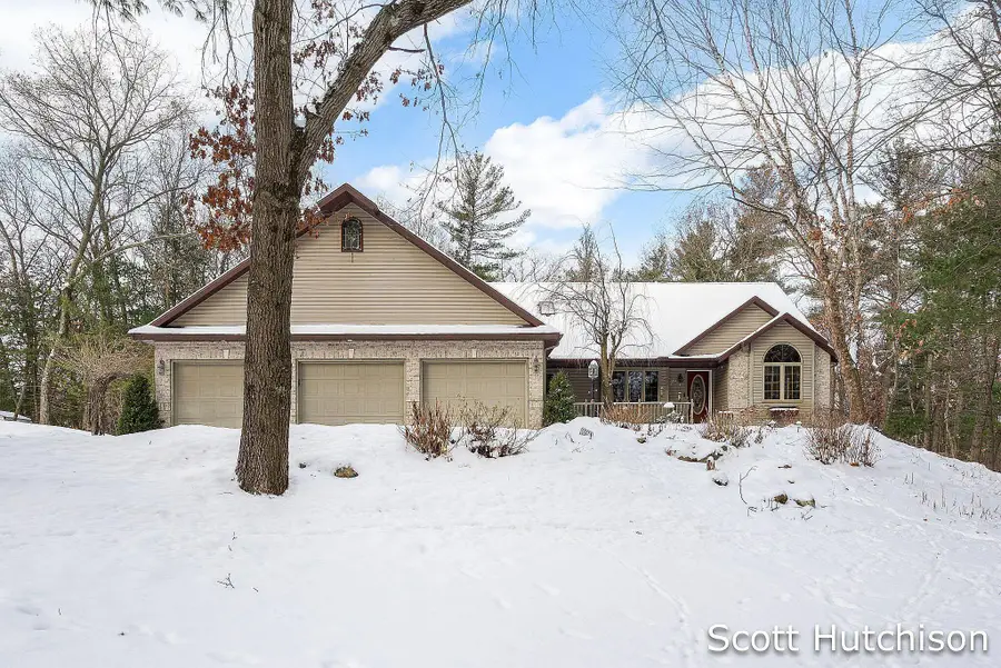 7054 Green Timber Court, Greenville, MI 48838 - Image #2