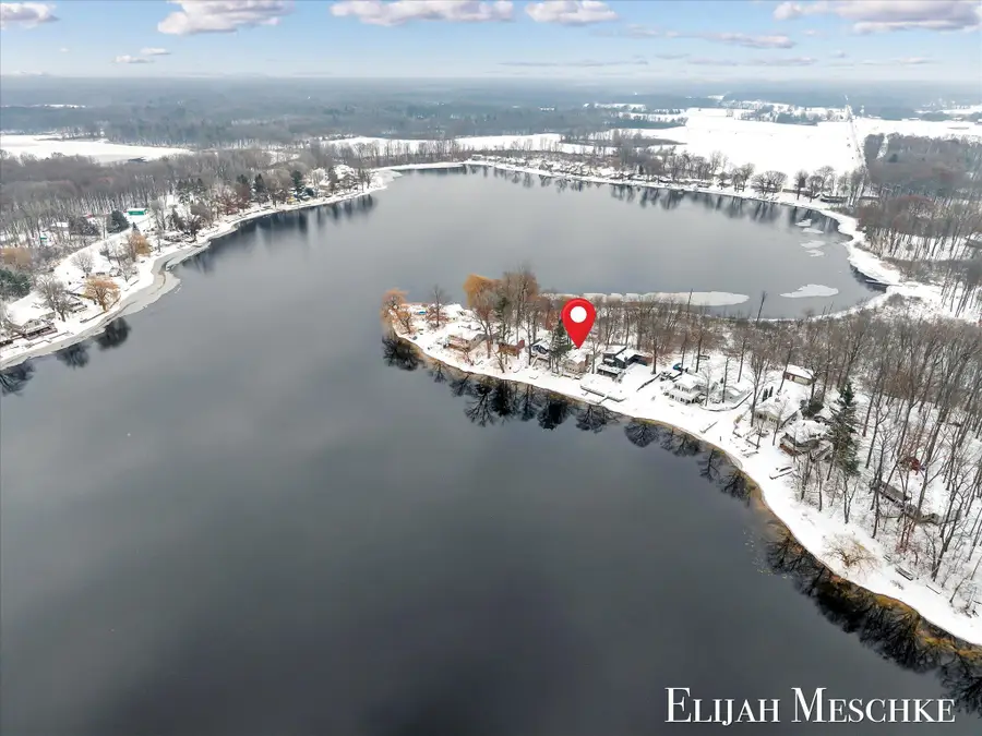 10463 Poplar Drive Ne, Rockford, MI 49341 - Image #2