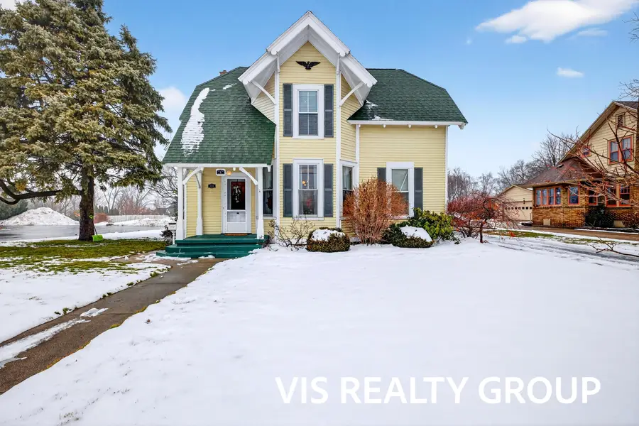 223 E Savidge Street, Spring Lake, MI 49456 - #2