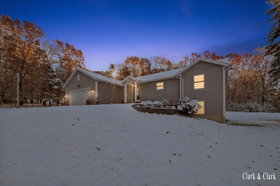 992 N Washington Street Se, Lowell, MI 49331 - Image #2