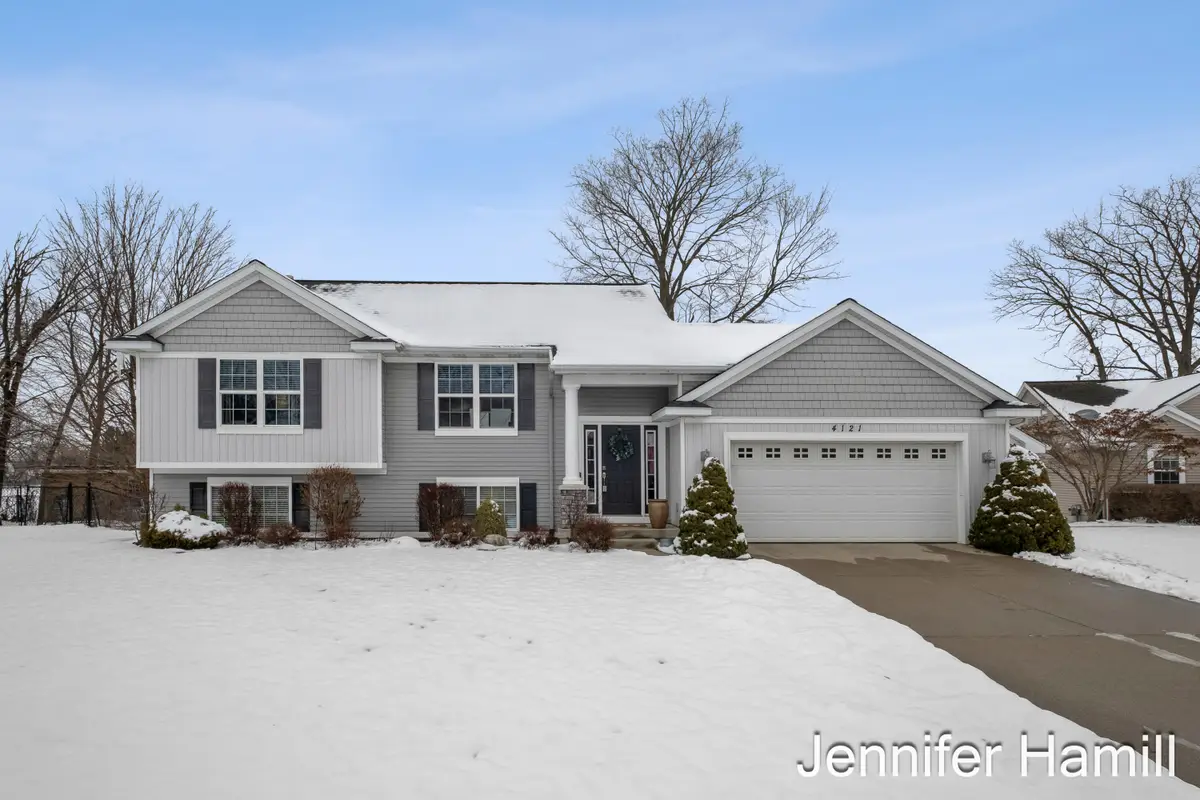 4121 Savannah Court Sw, Grandville, MI 49418 - Image #1