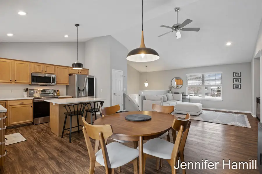 4121 Savannah Court Sw, Grandville, MI 49418 - Image #2