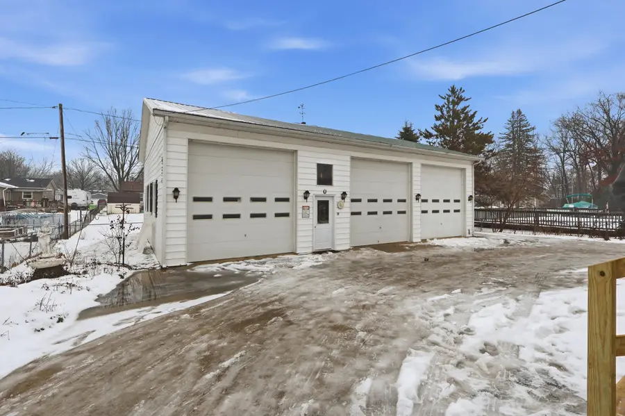 804 E High Street, Greenville, MI 48838 - #3